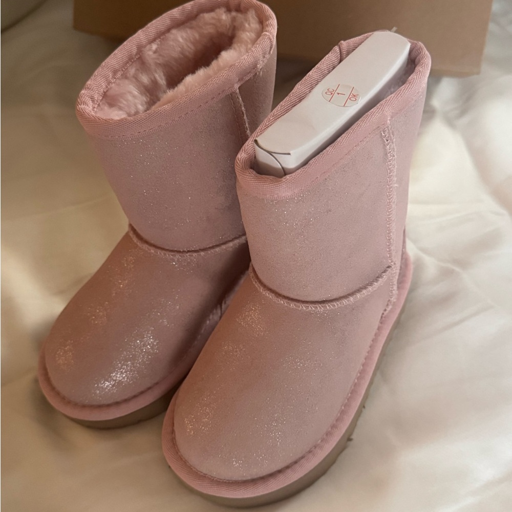 UGG Classic II Shimmer Metallic Pink Boots -NEW in box kids size9
